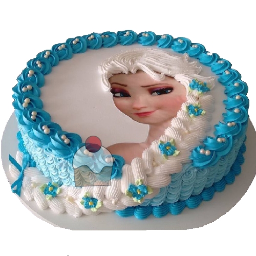 Bellissima torta con la protagonista di Frozen, Elsa, decorata con cialda e  farcita alla crema